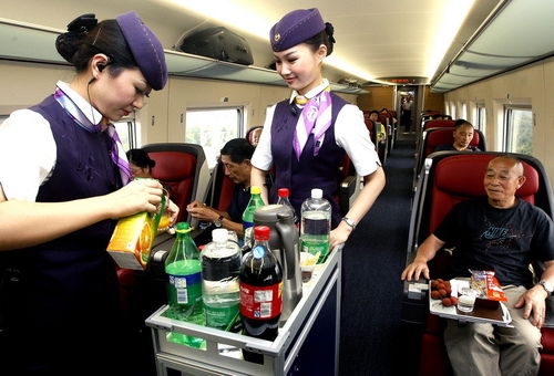 直擊京滬高鐵首發(fā)列車 云端餐飲服務(wù)初體驗