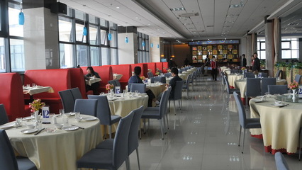 新校區(qū)第二餐廳正式營業(yè)，餐飲服務(wù)全面開放